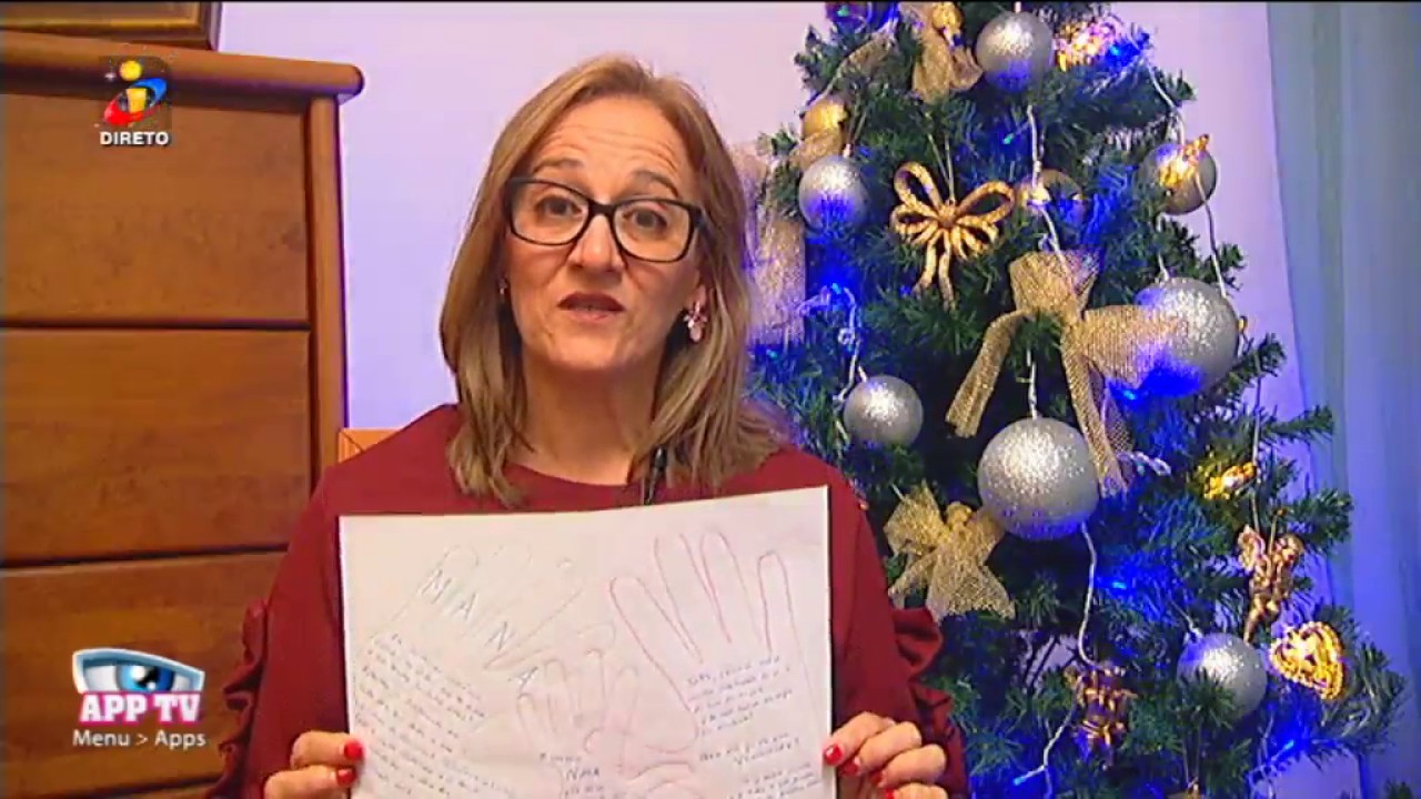 Helena surpreendida com vídeo de Natal dos seus familiares e amigos
