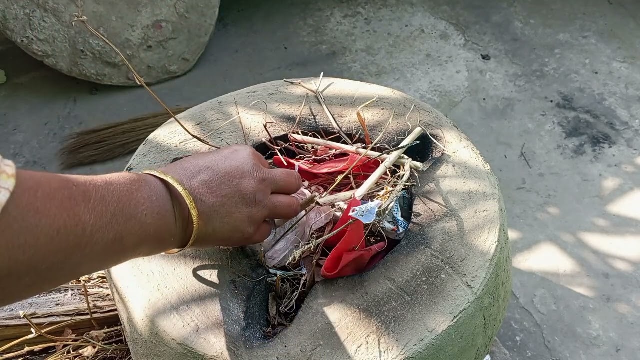 আমাদের ছোট ছাদের জন্য নিজের হাতে ছোট মাটির চুলা বানালাম | Traditional Mini Clay Stove Making