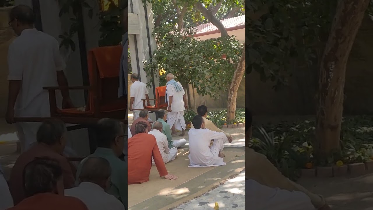 geeta vatika gorakhpur nen shri radha baba giriraj ji ki parikrama karte hue