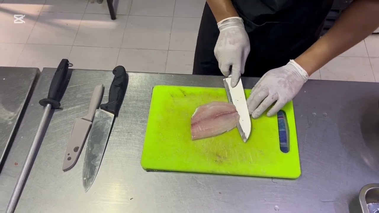 Nyi Nyi Zaw ( Japanese Chef ) Fish Cutting Performance 
