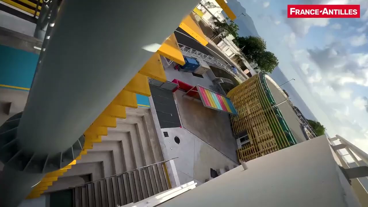 Visite du Lyc&eacute;e Schoelcher (France-Antilles)