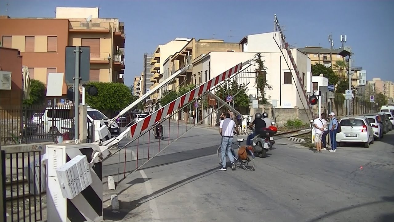 Spoorwegovergang Marsala (I) // Railroad crossing // Passaggio a livello