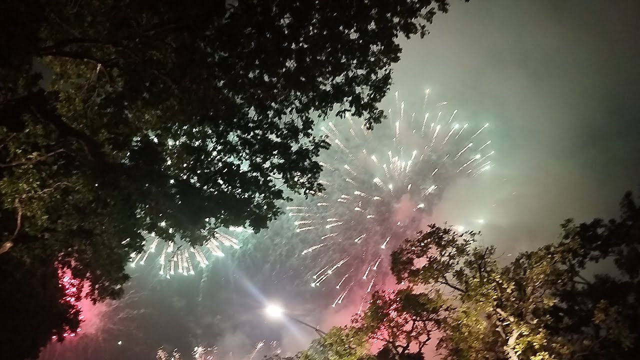 Pháo hoa ở phố đi bộ hồ Gươm (chúc ae yêu nước năm mới vui vẻ)🎇🎆#capcut #happynewyear2026 