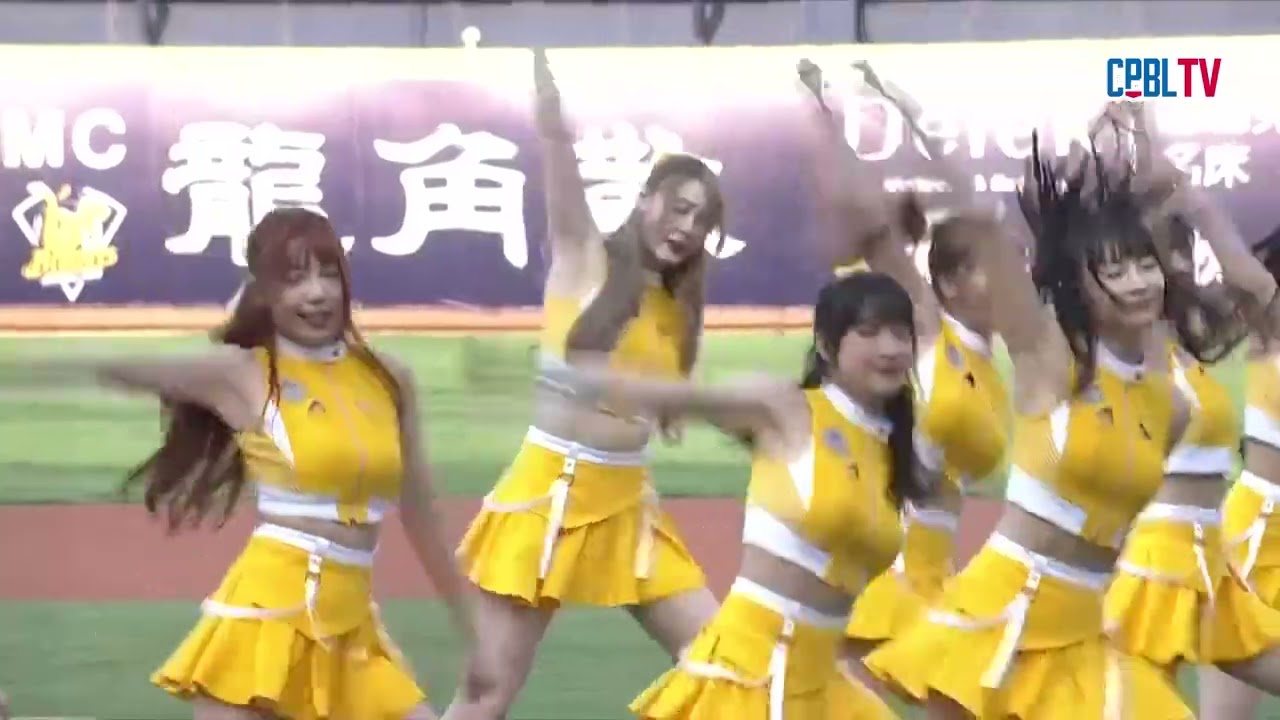03/29 富邦 VS 中信 賽前，中信啦啦隊Passion Sisters在場中帶來精彩的舞蹈開場表演