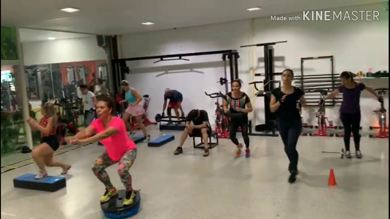 TREINO FUNCIONAL COM VARIEDADES DE EXERC&Iacute;CIOS.
