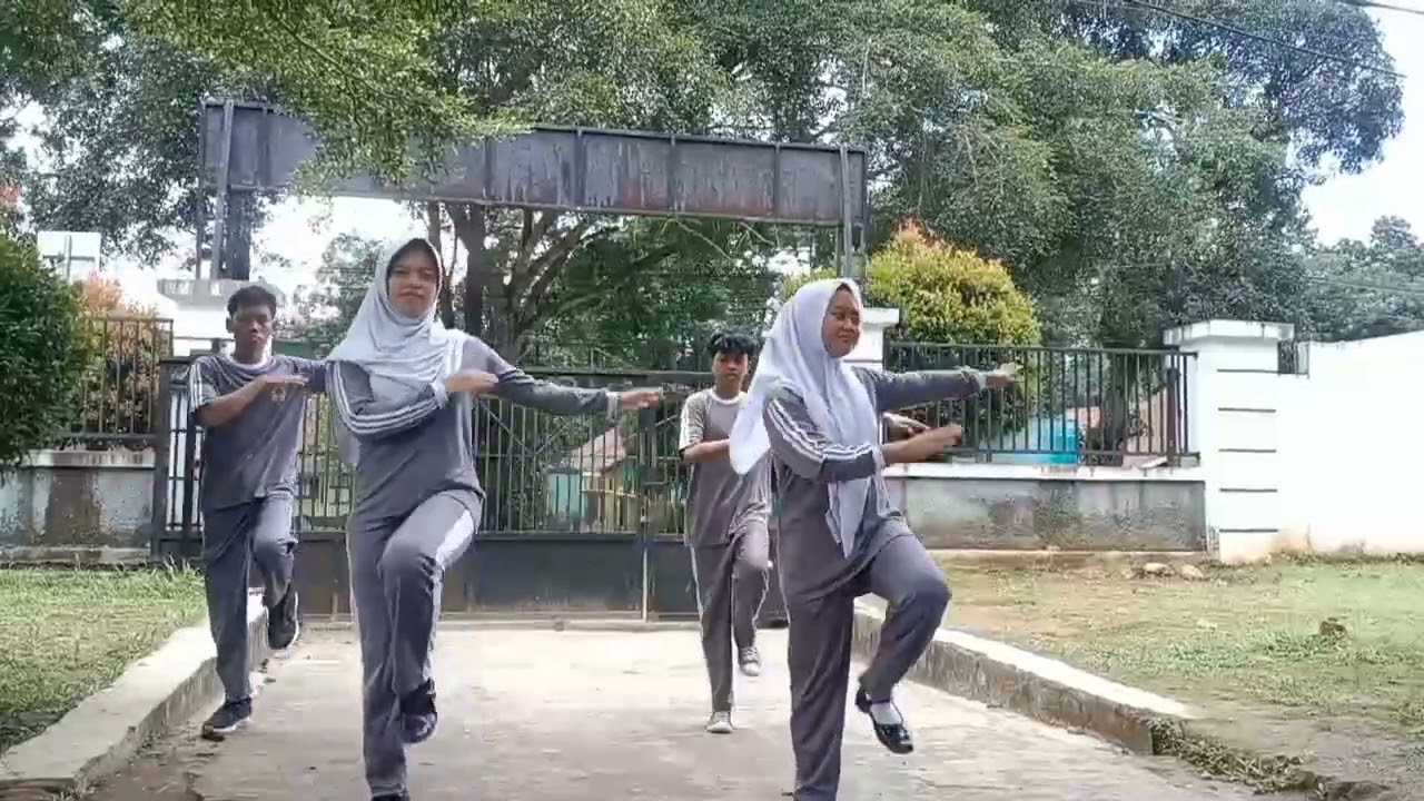 Praktek senam SMA N 1 Gunungsari