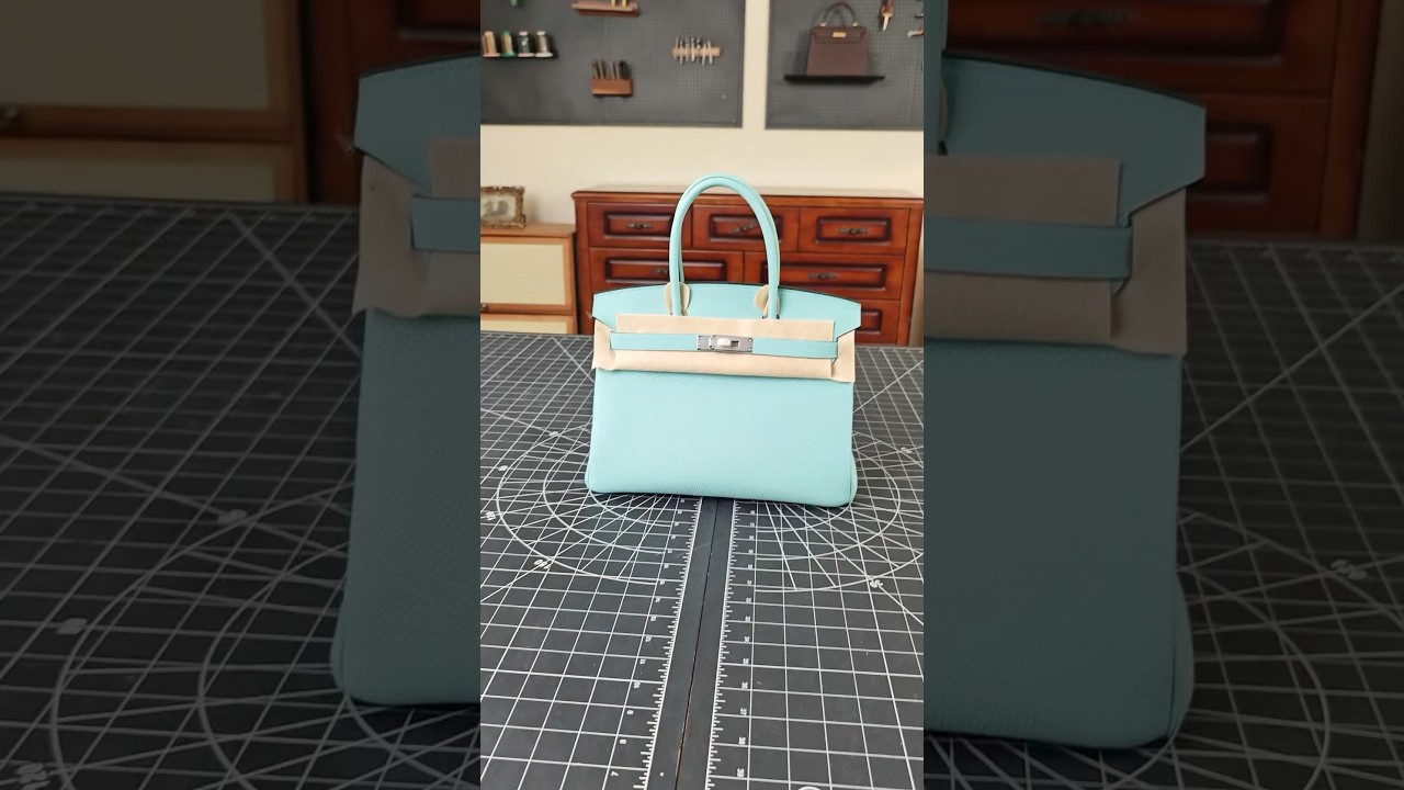 Does this light blue bag appeal to you?#bag #handmadebag #luxurybag #designerbags #bluebag #hermes