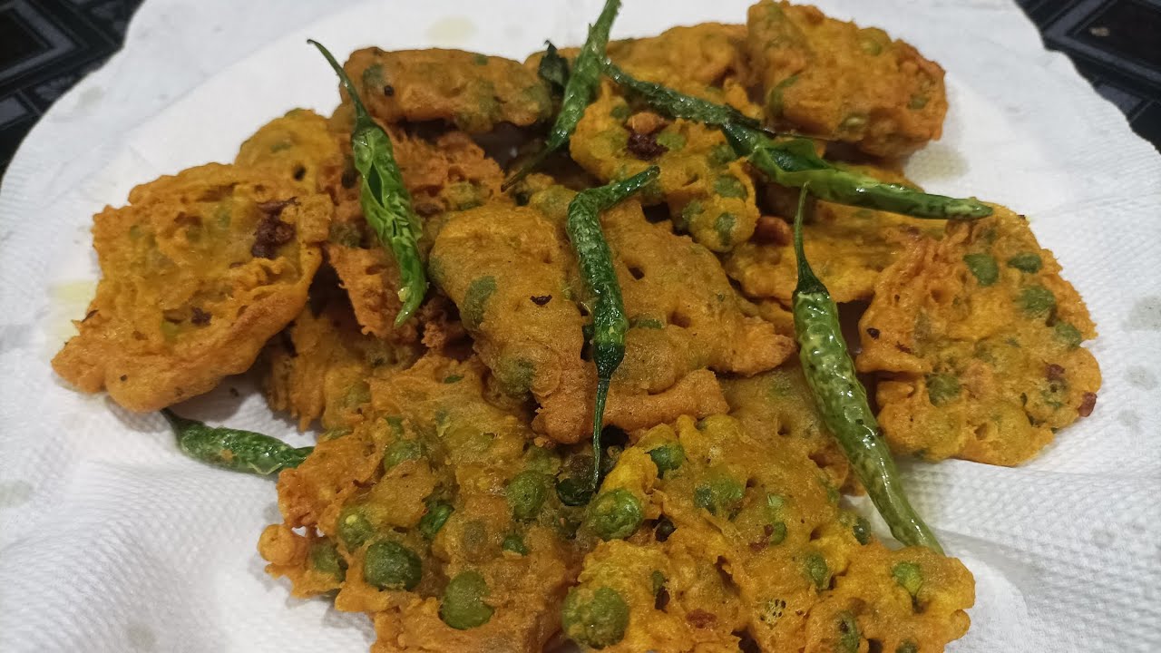 हरे ताजे मटर और बेसन की ऐसी रेसिपी जिसे खाकर पेट तो भर जायगा पर मन नहीं tasty😋 and easy recipe 