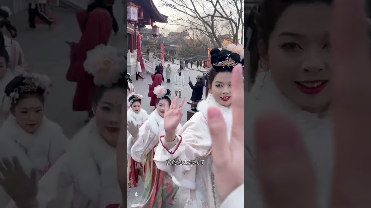 盛唐到底什么样？穿越华清宫，我好像重新回到了开元盛世，这是被舞剧《长恨歌》的绝美感动到哭的一天！#一秒入戏盛唐 #歪果仁眼里的盛唐有多惊艳 #长恨歌是属于西安独有的浪漫 #春节和朋友一起勇闯华清宫吧