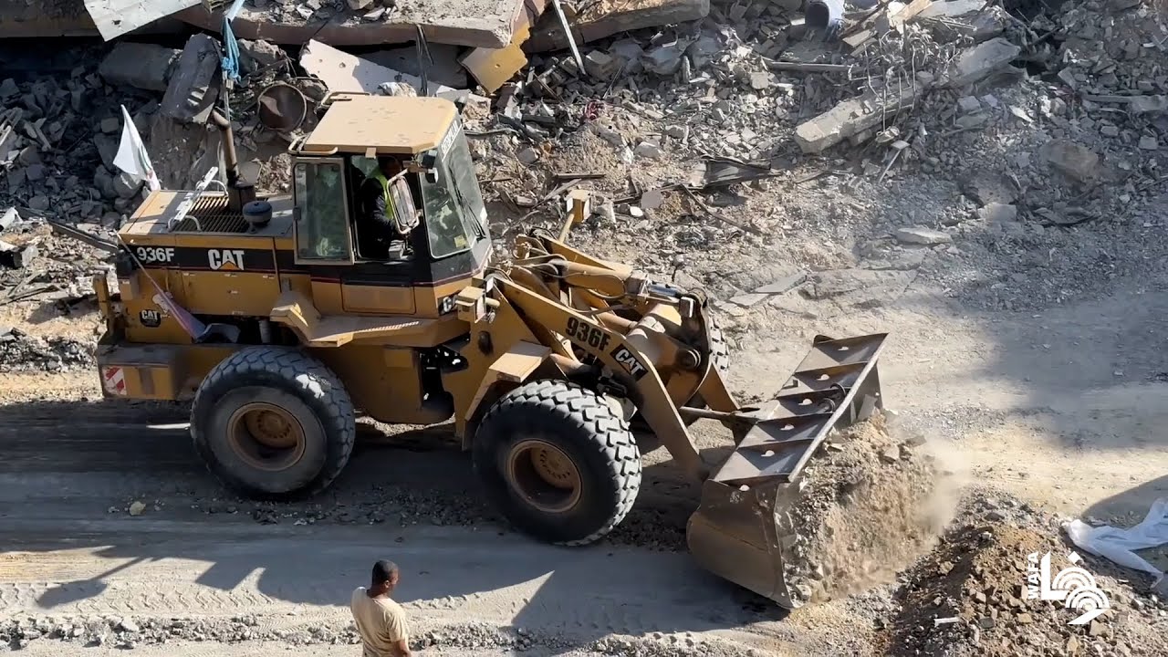 إعادة فتح الشوارع المدمّرة بعد انسحاب قوات الاحتلال الإسرائيلي من أجزاء من رفح جنوب قطاع غزة