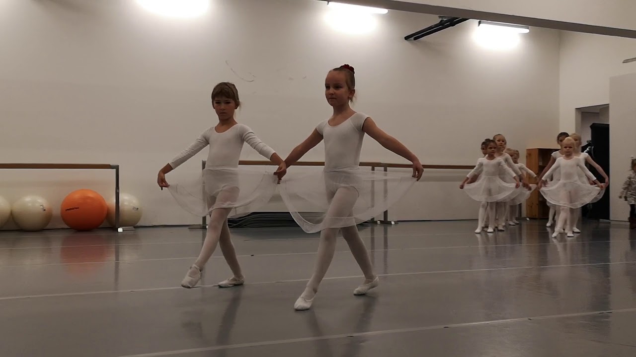 Elzė Čeburnytė - LTBA nulinė baleto klasė. mok. Viktorija Sklizmantienė