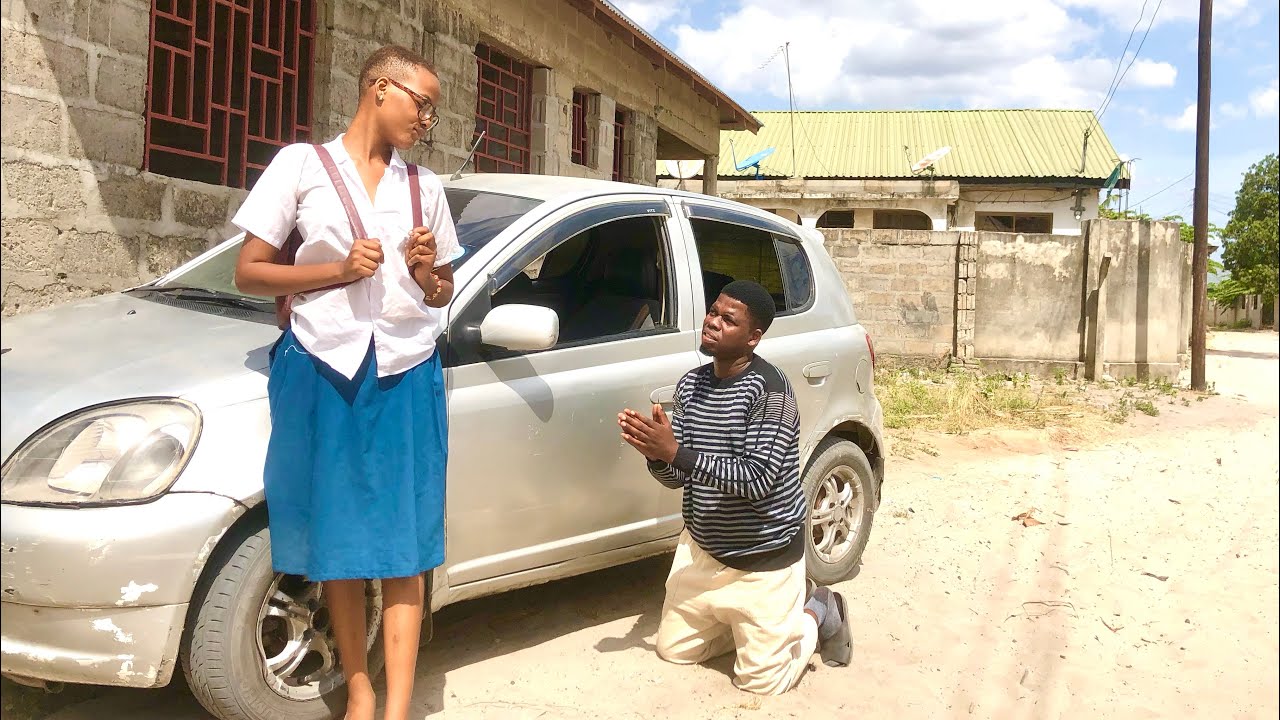 MWANAFUNZI ATIKISA MTAA