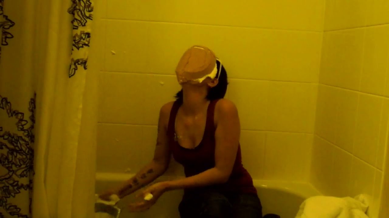 Heidi Kosplay Undergrounds pie in the face challenge for Captain Fogg Cosplay!
