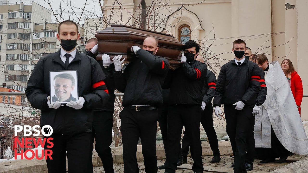 Thousands gather in Moscow for Navalny's funeral, defying Kremlin and Russian police