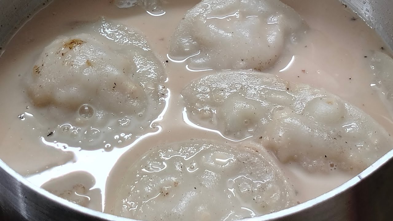 ফুলকো ফুলকো নরম তুলতুলে দুধ চিতই পিঠা।