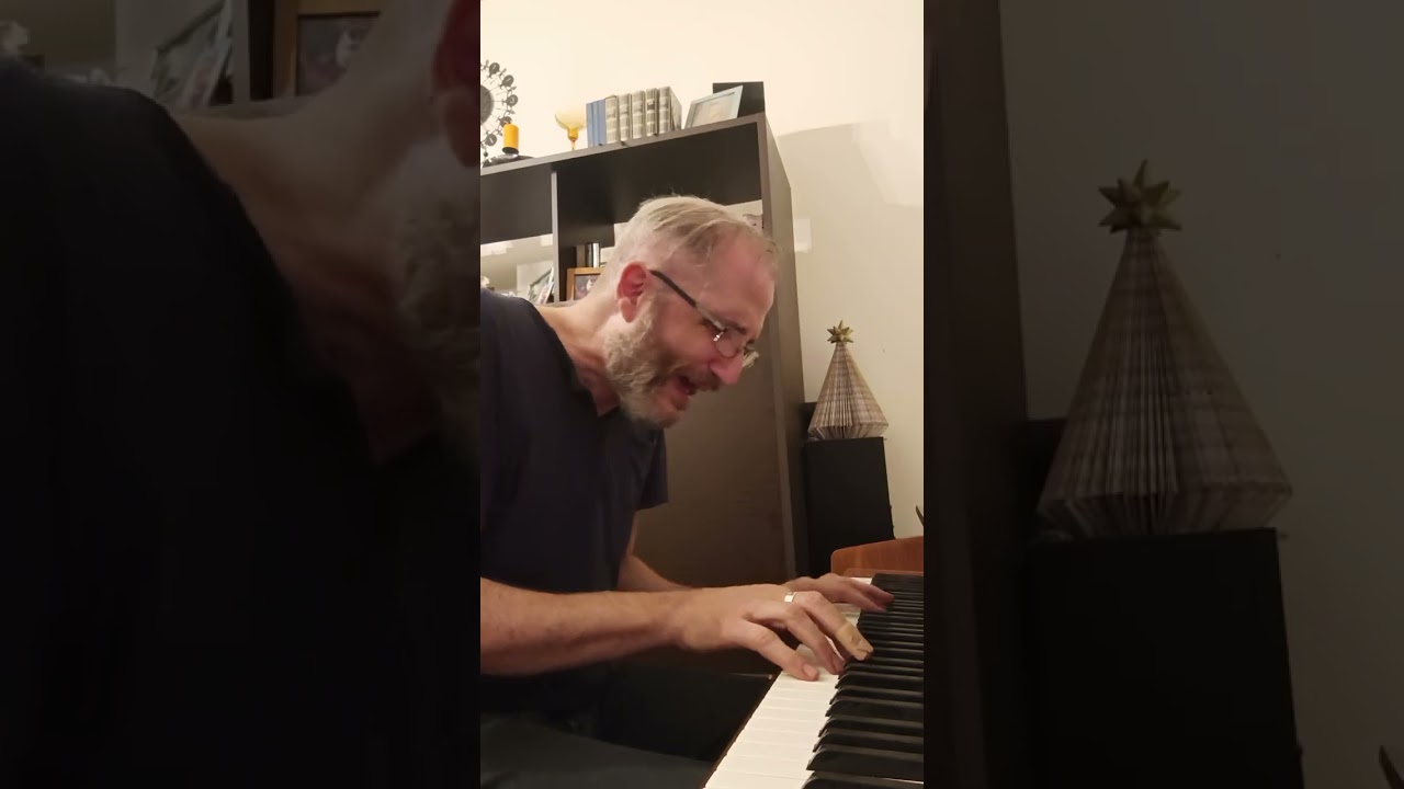 Francesco, I Will Survive, di Freddie Perren e Dino Fekaris (lanciata da Gloria Gaynor)