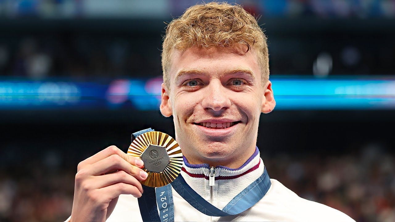 JO PARIS 2024 - Les frissons : La Marseillaise du roi Léon Marchand pour son sacre sur 200m papillon