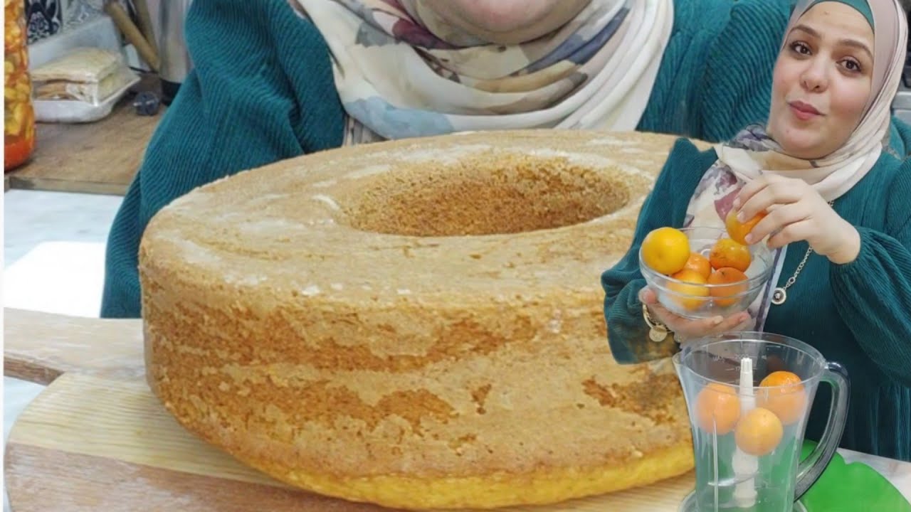 بيقوللي إرحمينا🙃 خلاااص جننتينا حطيت اليوسفي بقشره في الخلاط وعملت أروع كيك ريحتها لمت عليا الجيران