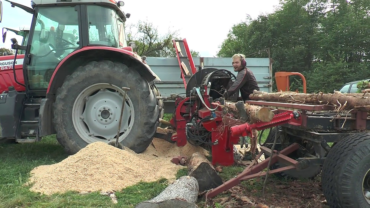 Massey Ferguson 6475, Fendt 930, Volvo L35 and Hakki Pilke easy 42 used in the splitting of the fire