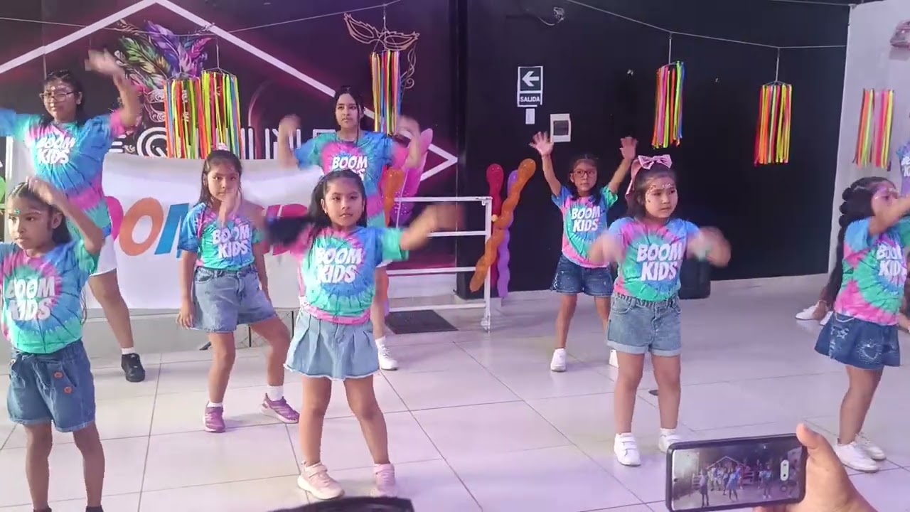 Bailando SODA POP  & GOLDEN  con todo el corazón💃✨ #BoomKids