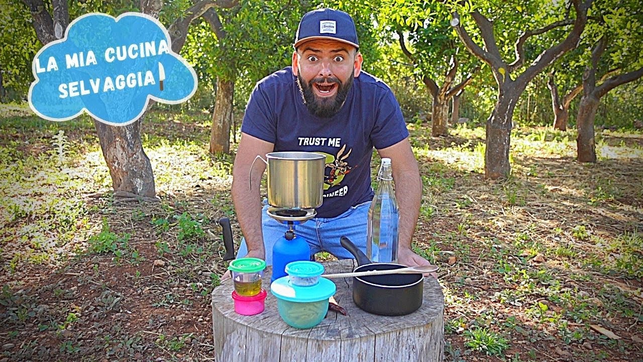 HO CREATO UNA CUCINA NELLA NATURA! *cibo e sopravvivenza*