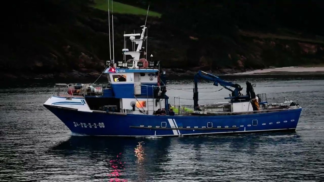 APOSTOL SAN ANDRES saliendo del puerto de cariño 