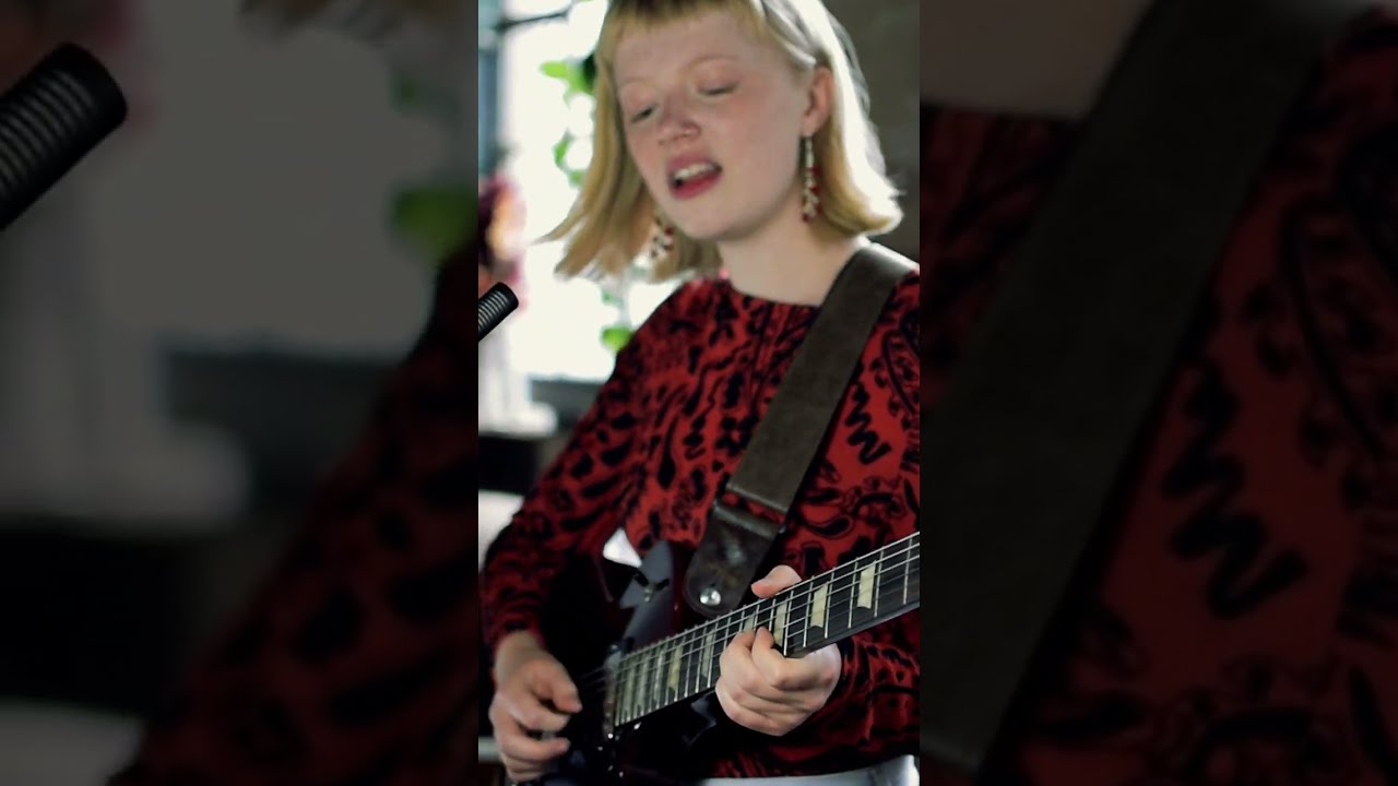 Astounding Improvised Scat Guitar Solo