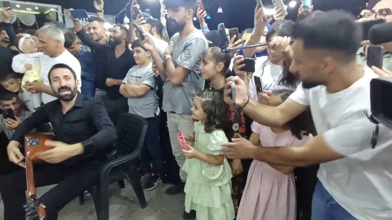 Ünlü sanatçılar Malazgirt’te sahne aldı. Şervan Zana ve Turan Şen