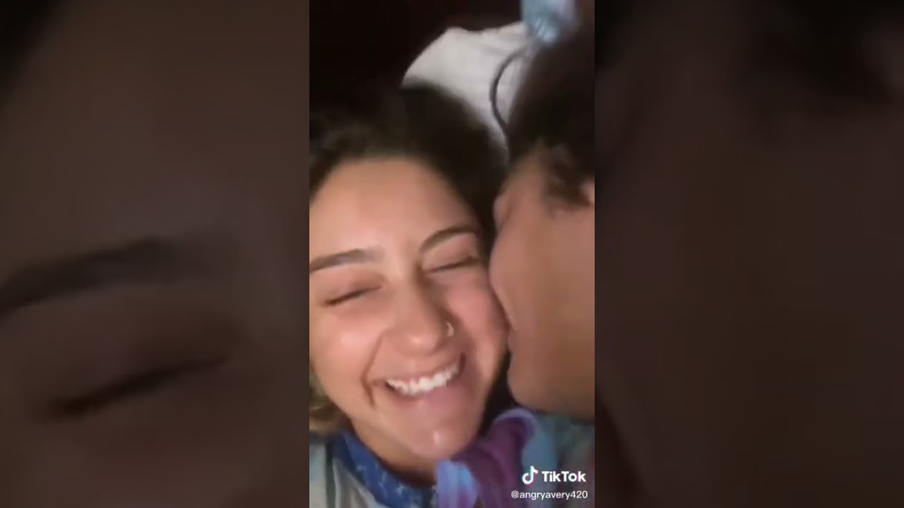 Soph Mosca and Avery Cyrus on the bed TikToks 😁❤️