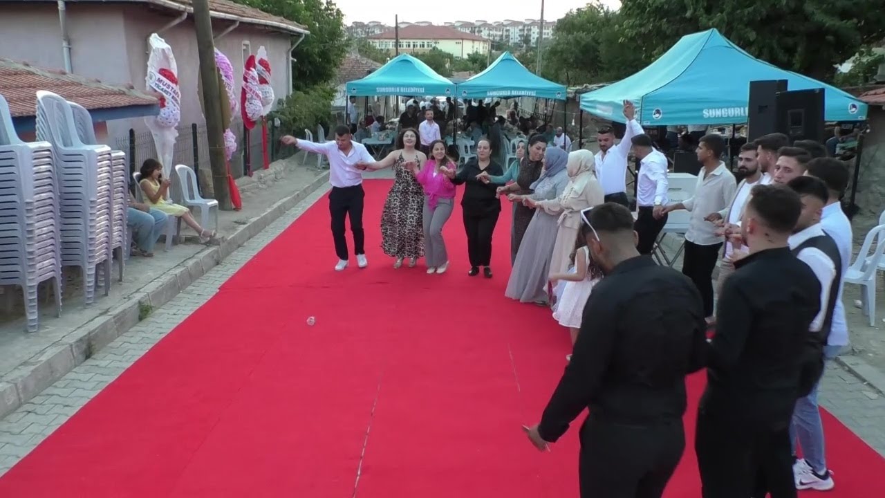 SUNGURLUDA DÜĞÜN OLDU ODA BAŞKANI ERDAL K0LAYLININ OĞLU ERCAN İLE BUSE NİN DÜĞÜN TÖRENİ-PART1