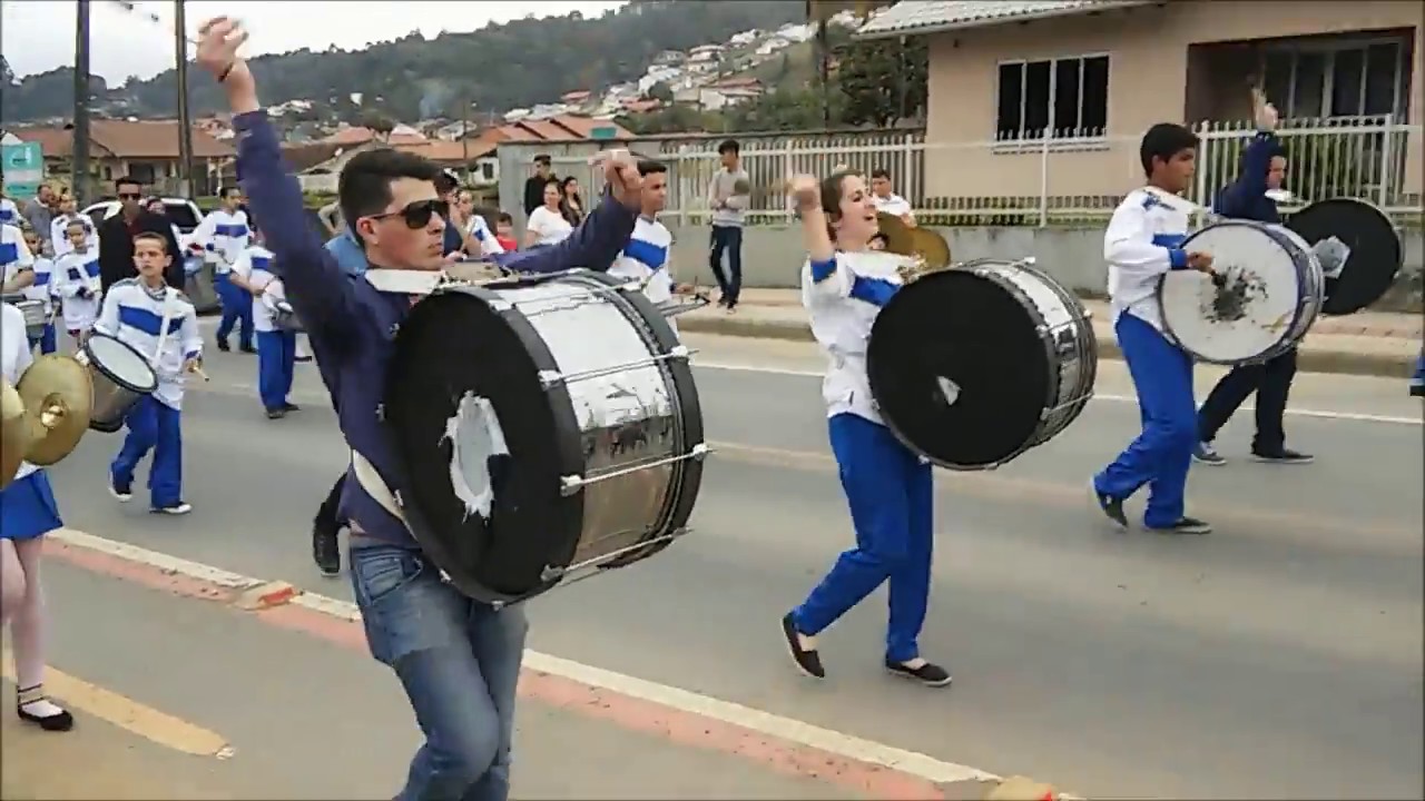 Fanfarra F.A.W EVOLUÇÕES DE BOMBO