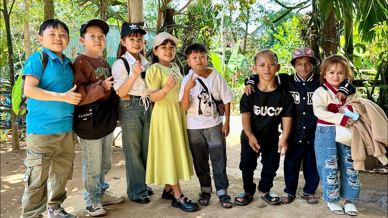 CLB Người B&eacute; Bỏng bất ngờ được c&ocirc; kh&aacute;n giả trao duy&ecirc;n dẫn em Kh&iacute;t đi mua đồ || C&ocirc; Chủ Nhỏ