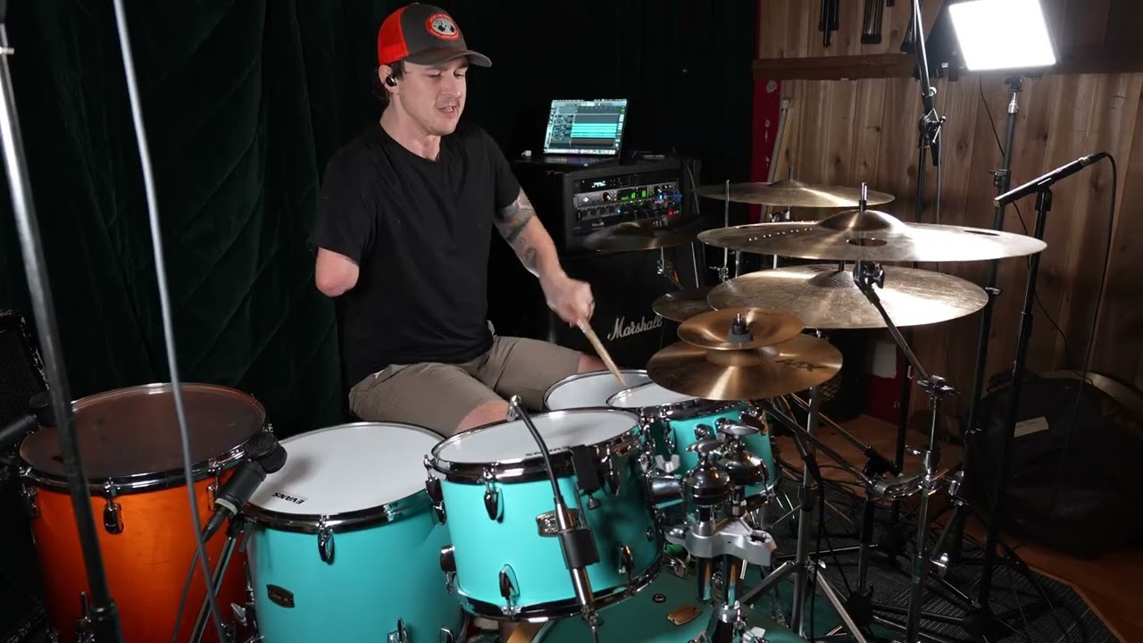 One Arm Drummer Plays Tom Sawyer