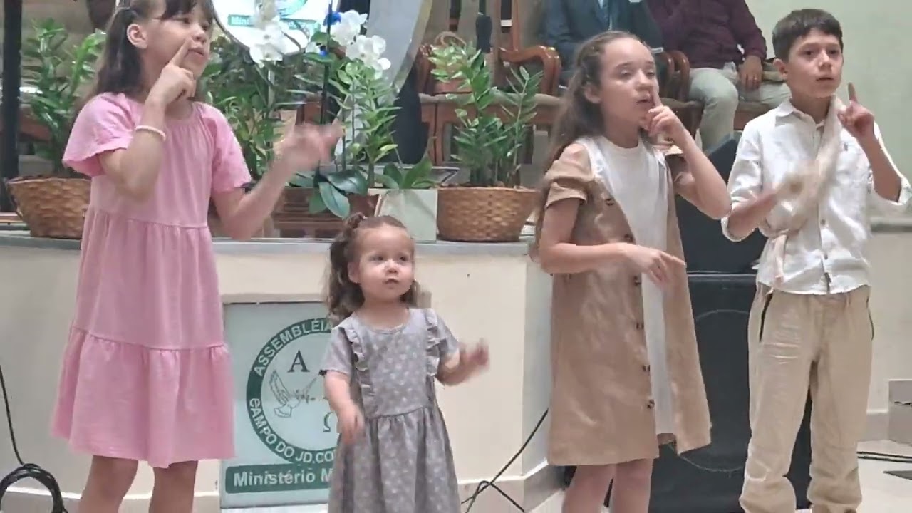 Grupo de crianças - No princípio (cover) Stella Laura Kids #stellalaura 