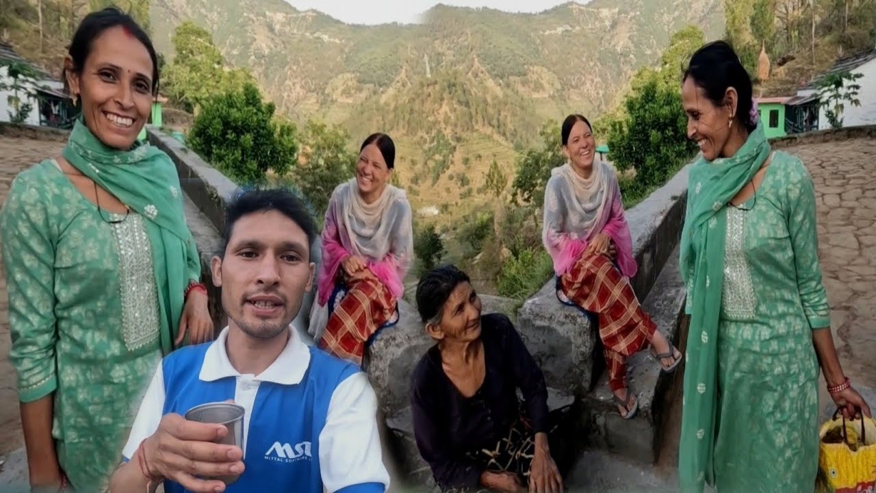 दीदी ने बाॅटे अपने ससुराल में गढ़वाली मिठाई (अरसे) साथ में मुझे भी बांटना पड़ा! 😂