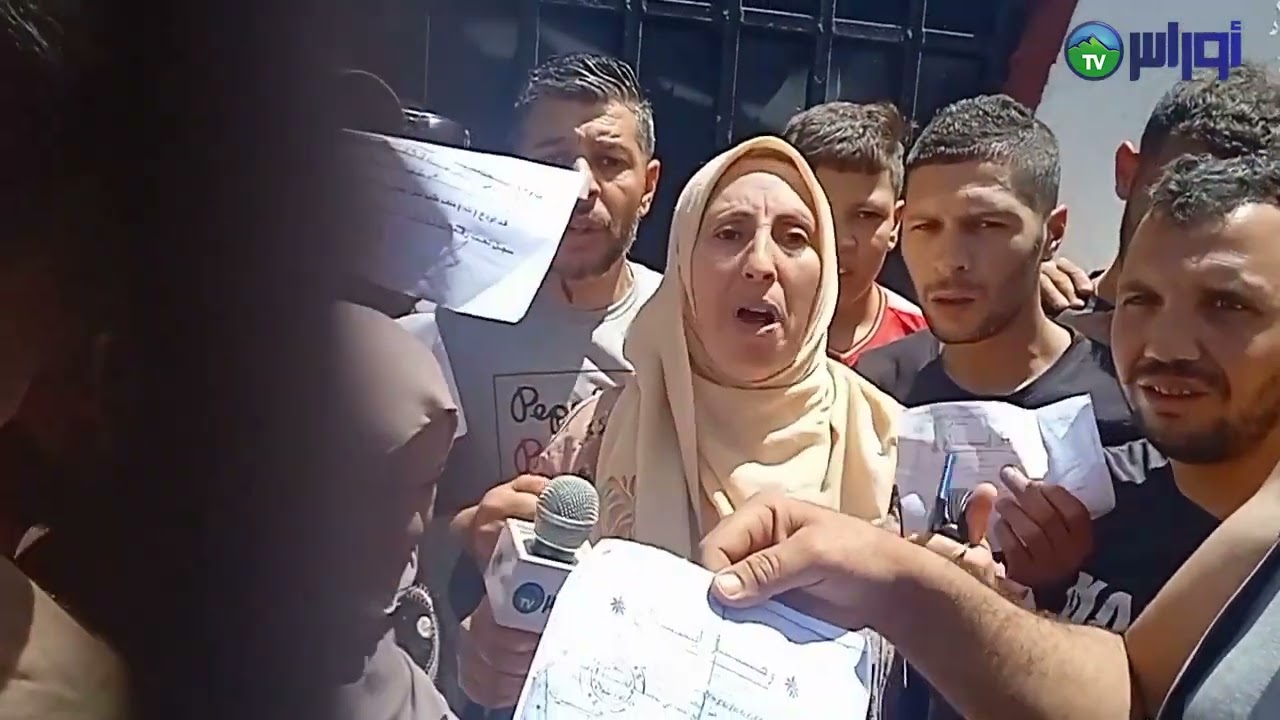 إحتجاج سلمي أمام مقر دائرة خنشلة على القائمة المؤقتة من طرف المقصيين