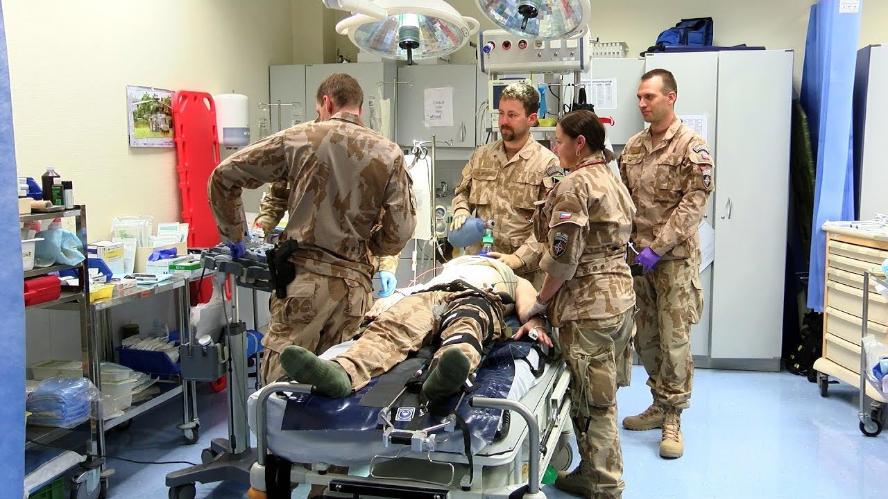 Český polní chirurgický tým působící v Afghánistánu