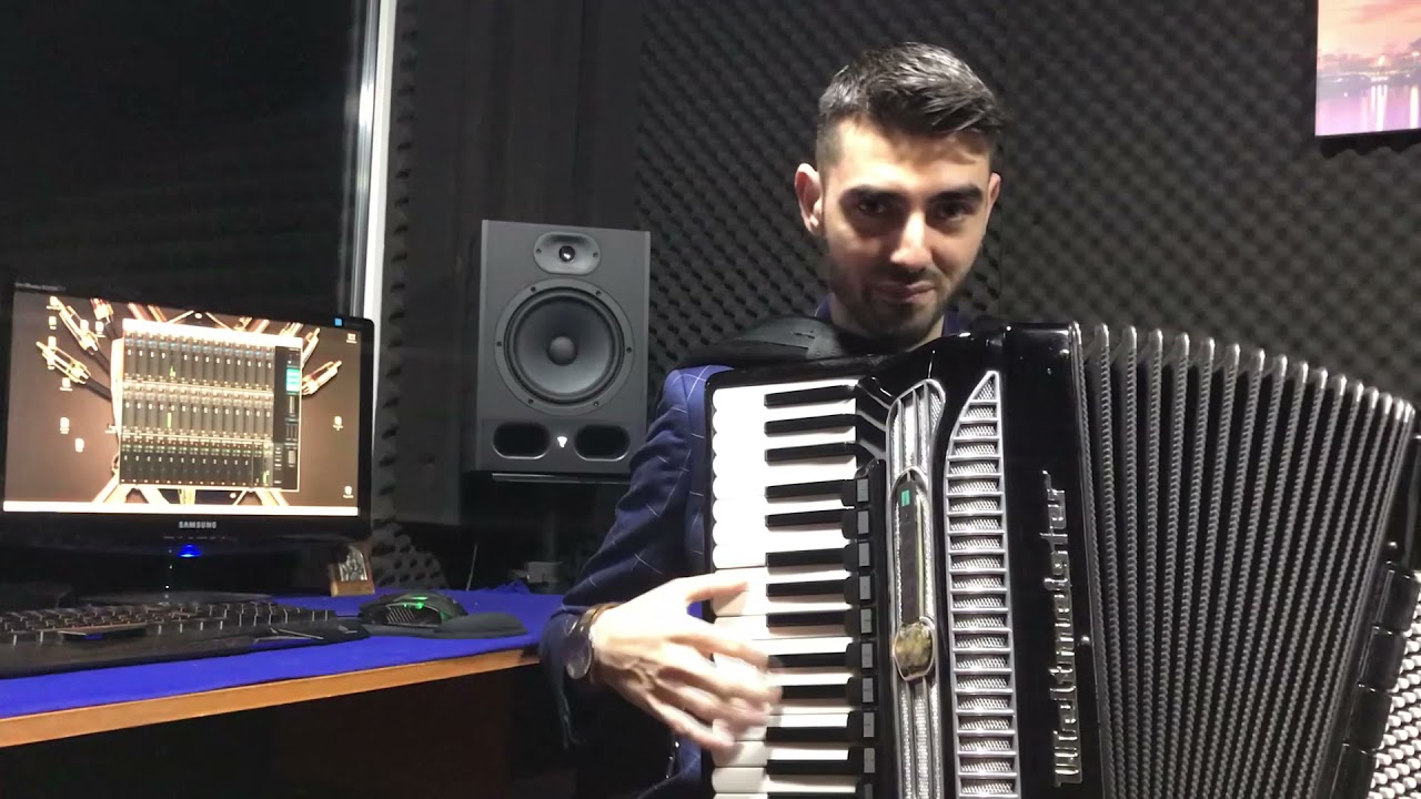 Alex de la Voluntari-Hora de mana (Marcel Budala) 2021