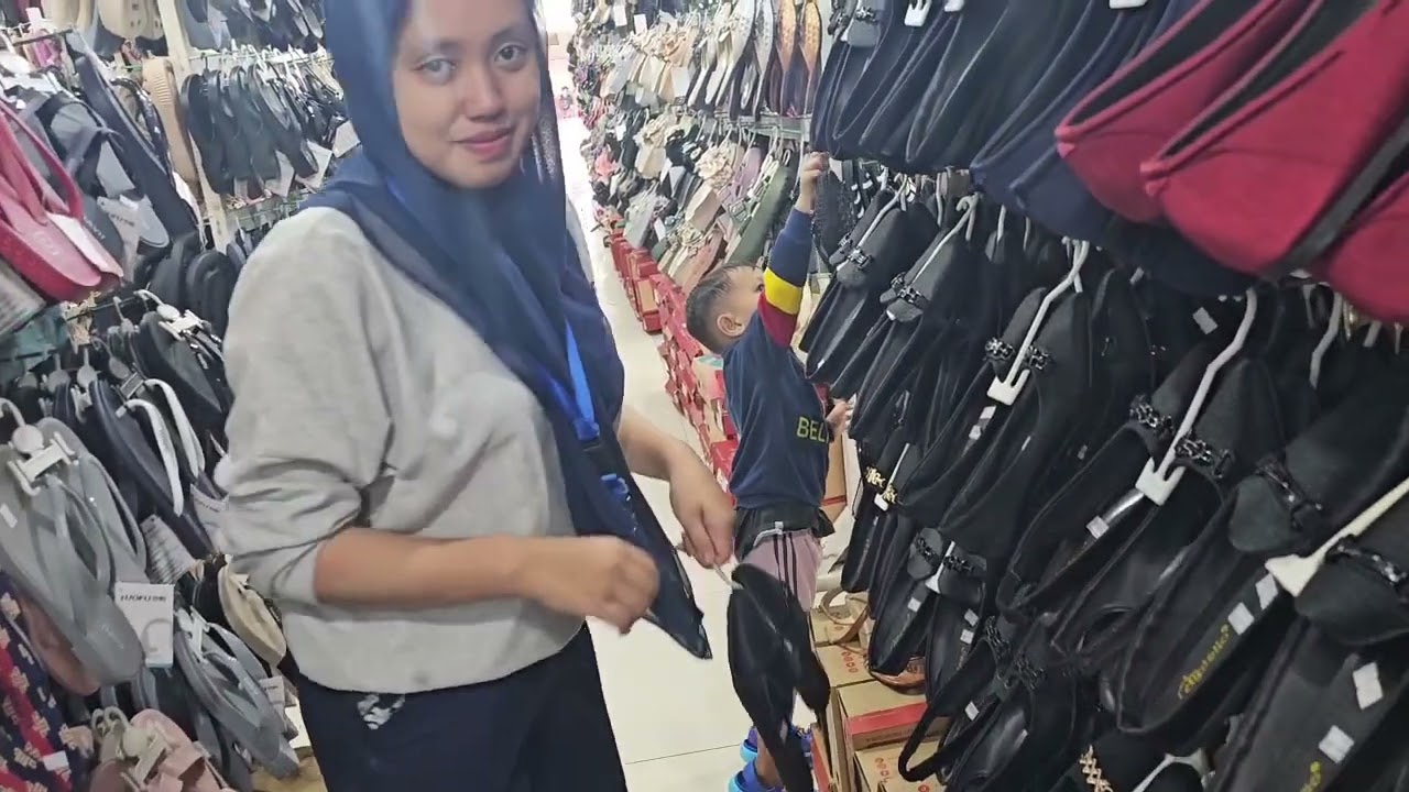 Toko sendal sepatu di sukorejo kendal