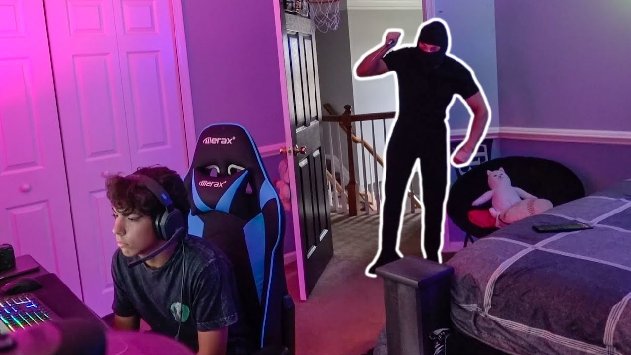 Sneaking into FANS House