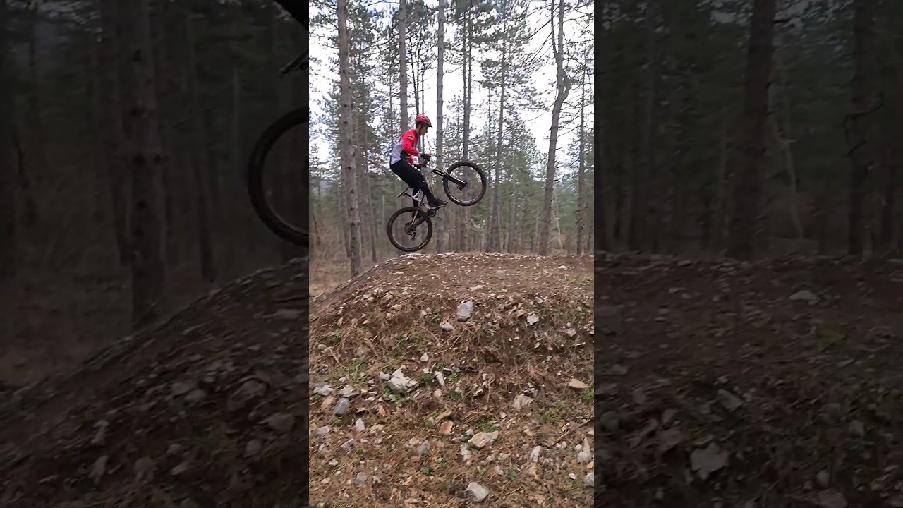 Quali sono le differenze tra questi due SALTI❓️Commenta qui sotto 👇🏻 #mtb #mountainbike #bike #biker