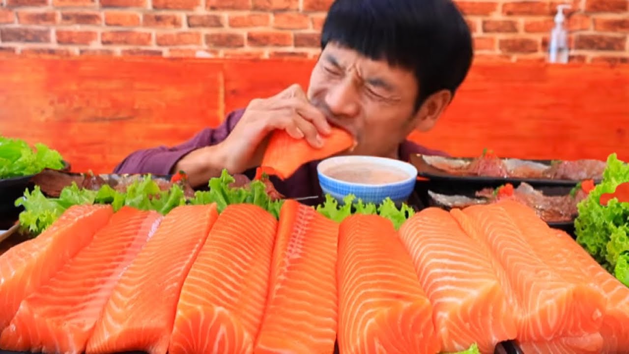 ซาซิมิแซลมอนชิ้นใหญ่จิ้มซีฟู๊ดแซ่บคักอีหลีครับพี่น้องMUKBANG EATING SHOW/โก้อีสานพาแดก