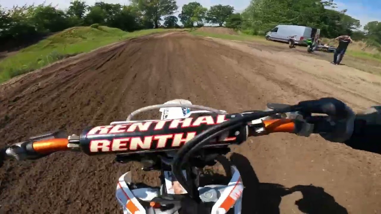 Blutiger Anfänger versucht sich auf der Motocross Strecke Kröbeln Part1