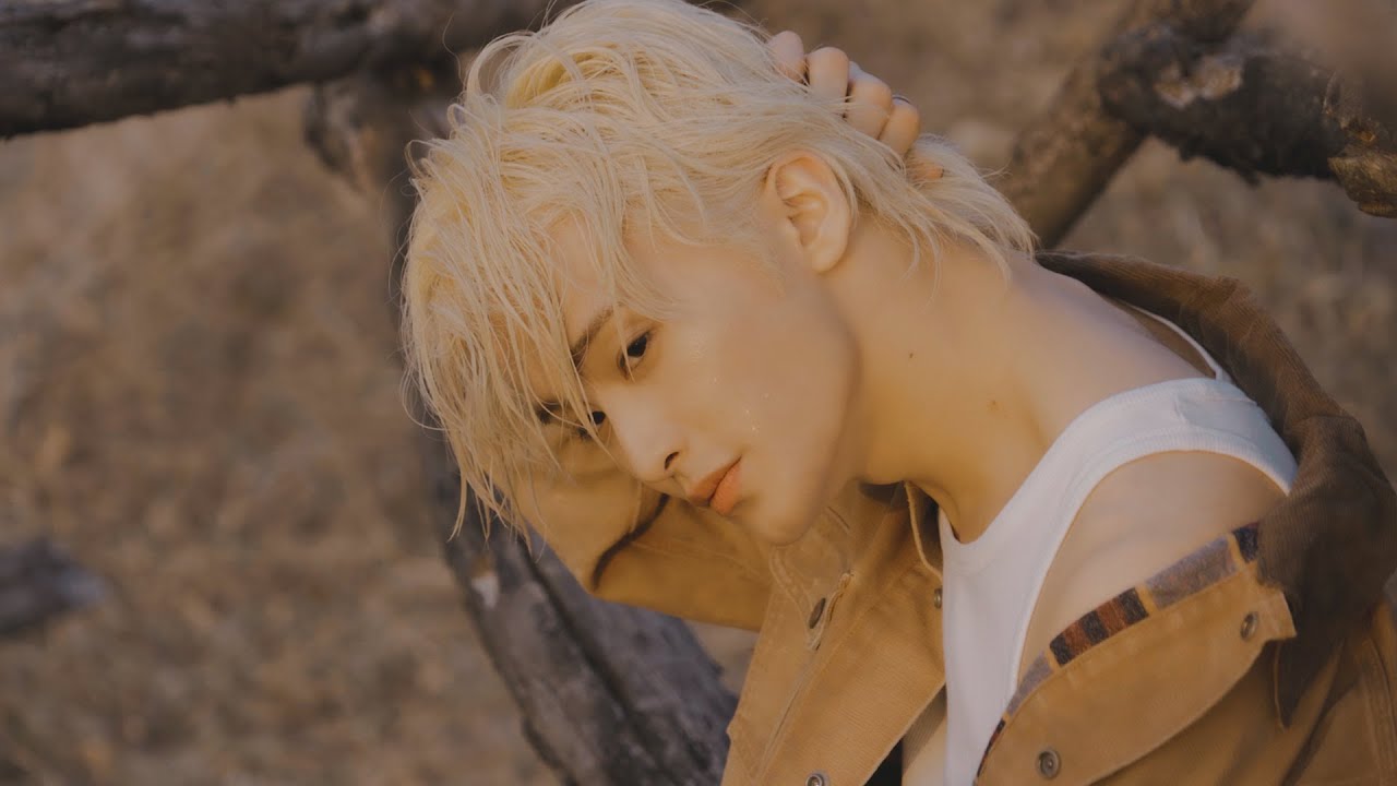 I’m here with one&only Polo 🤟  | W Korea Photoshoot Behind
