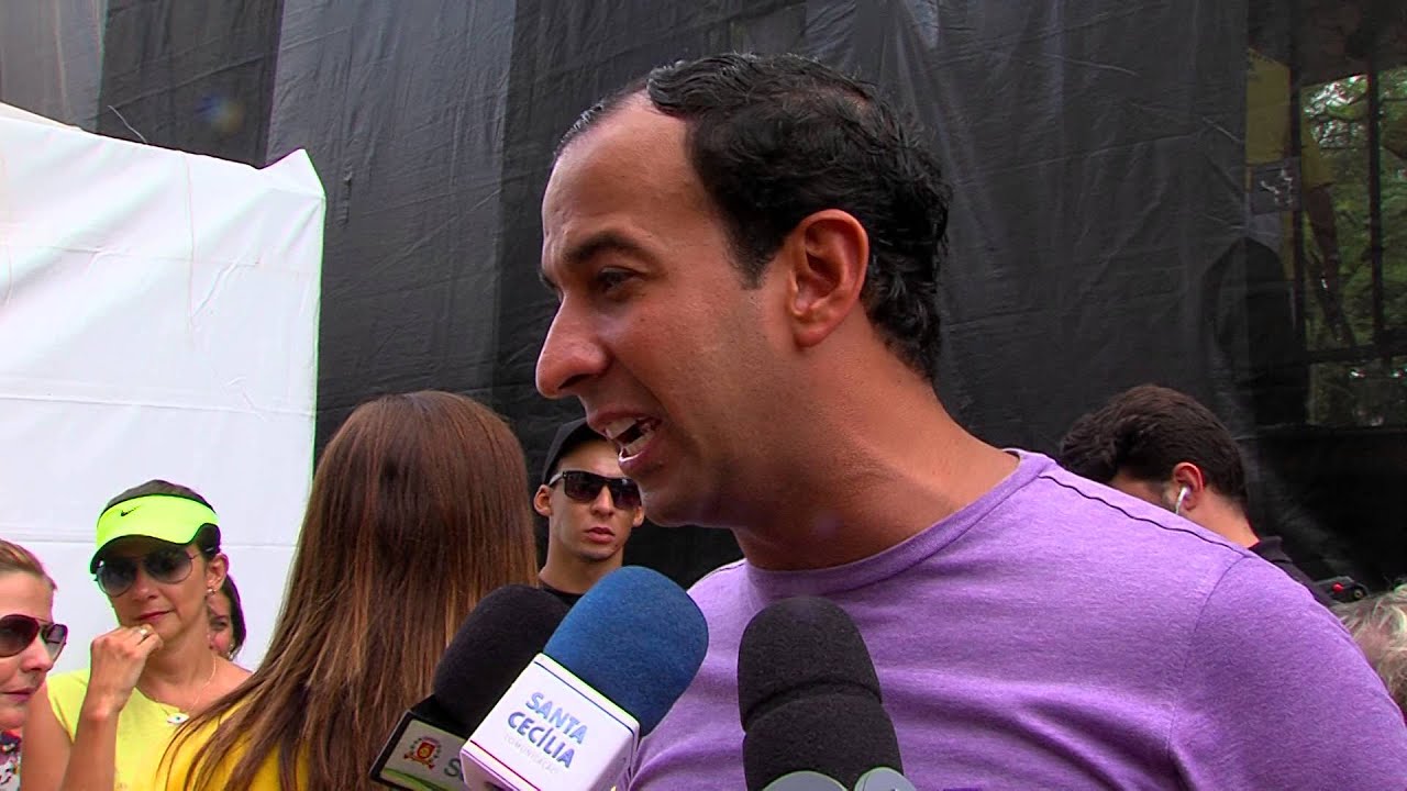 Carnabonde d&aacute; in&iacute;cio ao carnaval santista