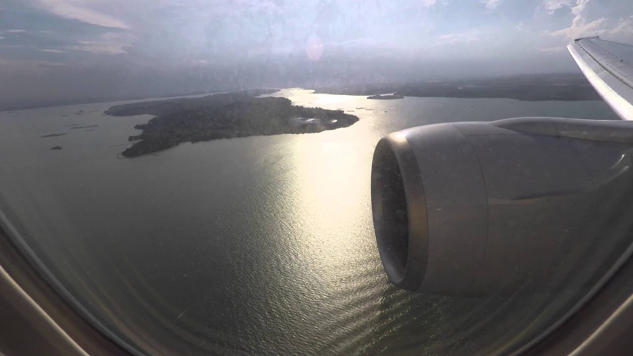 Singapore Airlines Boeing 777-300ER 9V-SWS landing in Singapore Changi