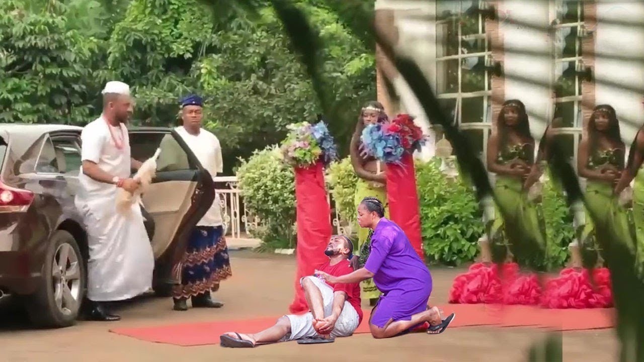 How D Poor Girl Who Help Her Mother In D Palace Saved One Of D Guards Nt Knowin He Is D Crown Prince