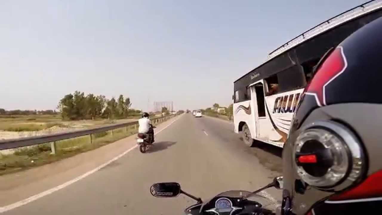 Honda CBR250R on NH25 (Kanpur - Lucknow: Patchy Road)