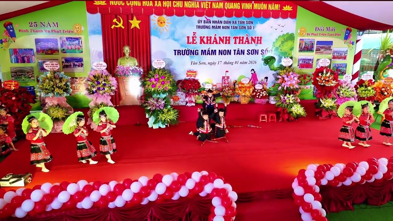 Múa liên khúc nhà em ở lưng đồi, đi học