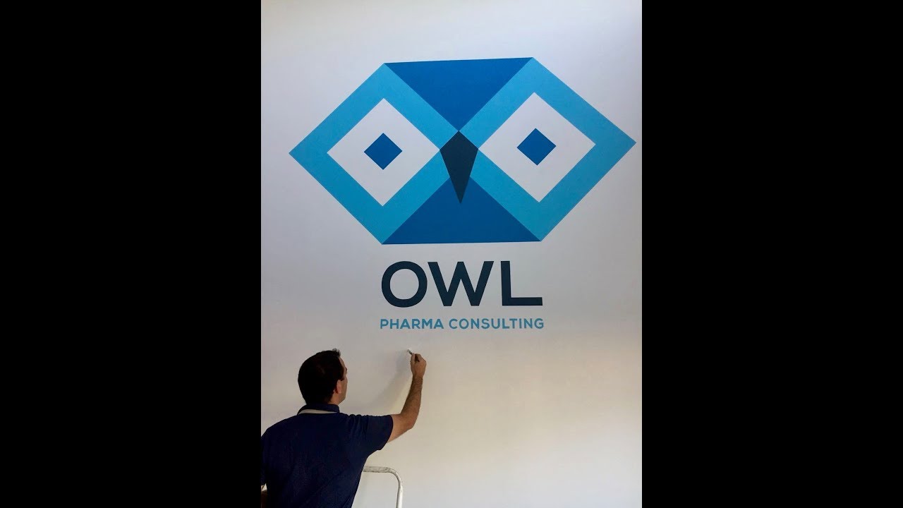 Mural de logo empresarial - OWL pharma consulting